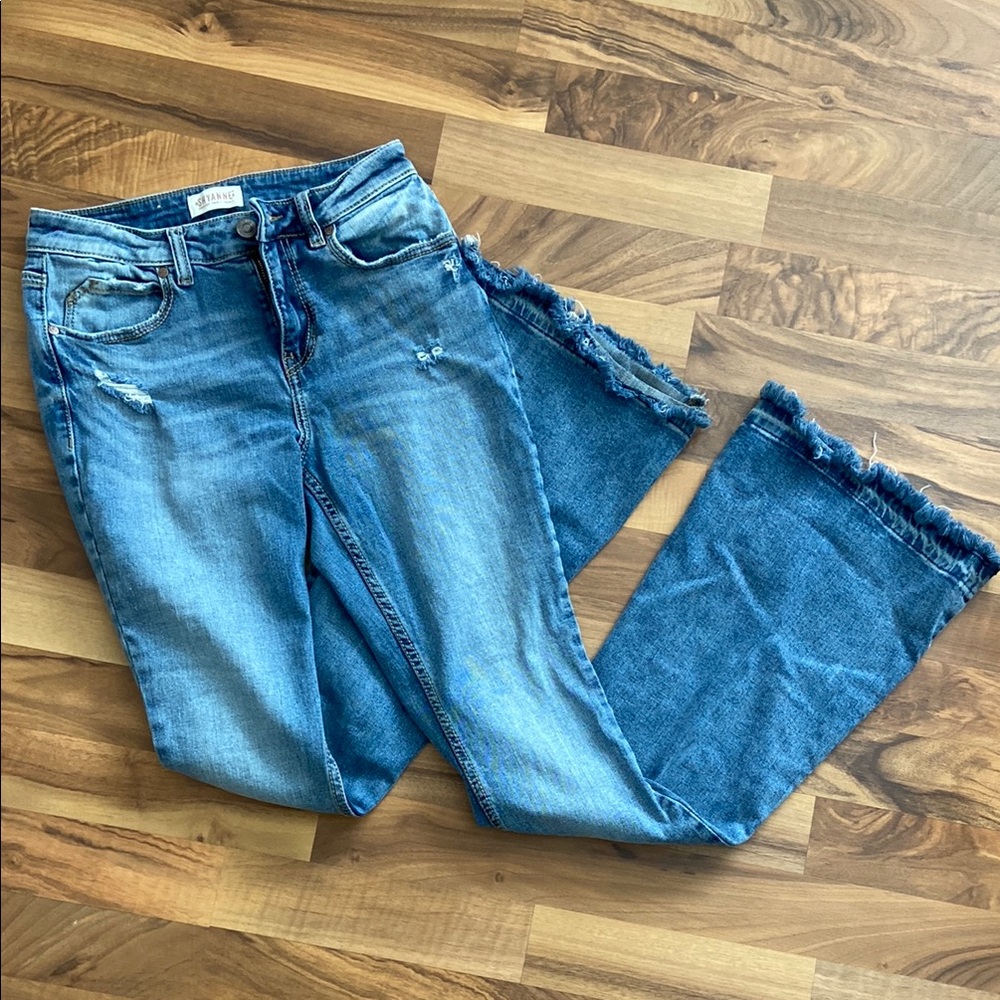 Shyanne Women's Blue Frayed Hem Jeans
